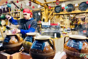 BUDAPEST - Tea Shop and mulled wine pouring